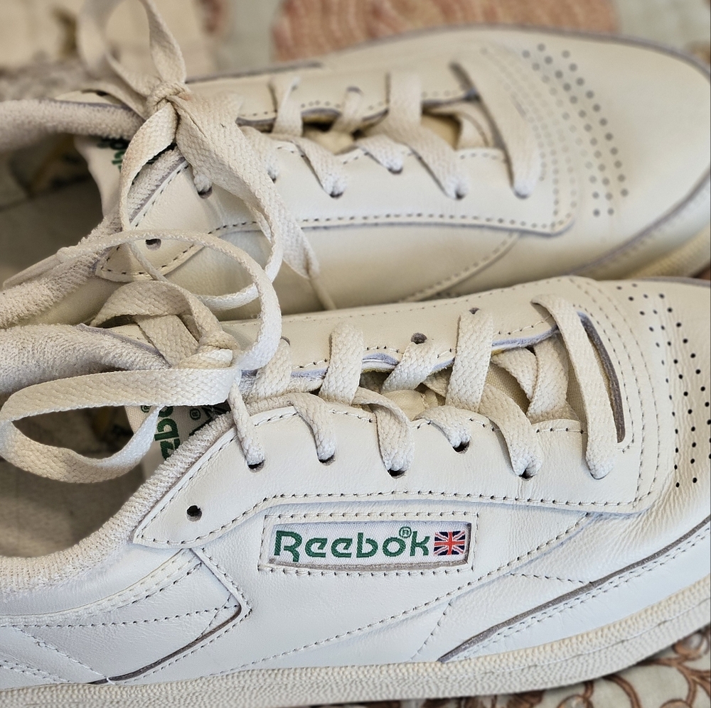Reebok White and Green Sneakers - Picture 11 of 12